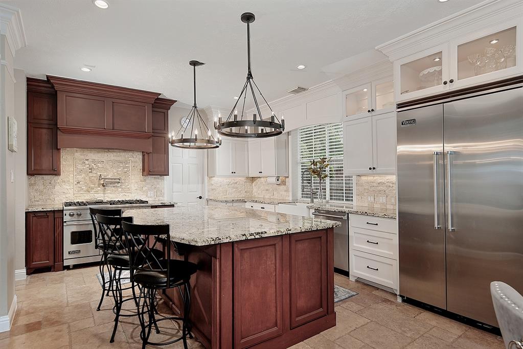 19 Crested Point Place, The Woodlands, Texas image 16