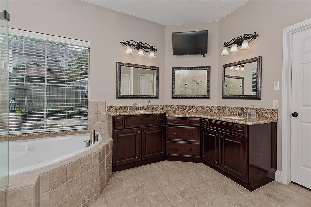 19 Crested Point Place, The Woodlands, Texas image 21