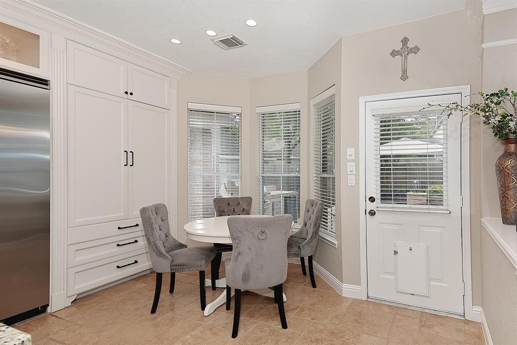 19 Crested Point Place, The Woodlands, Texas image 14