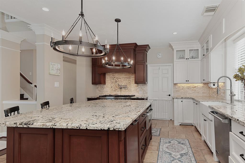 19 Crested Point Place, The Woodlands, Texas image 12