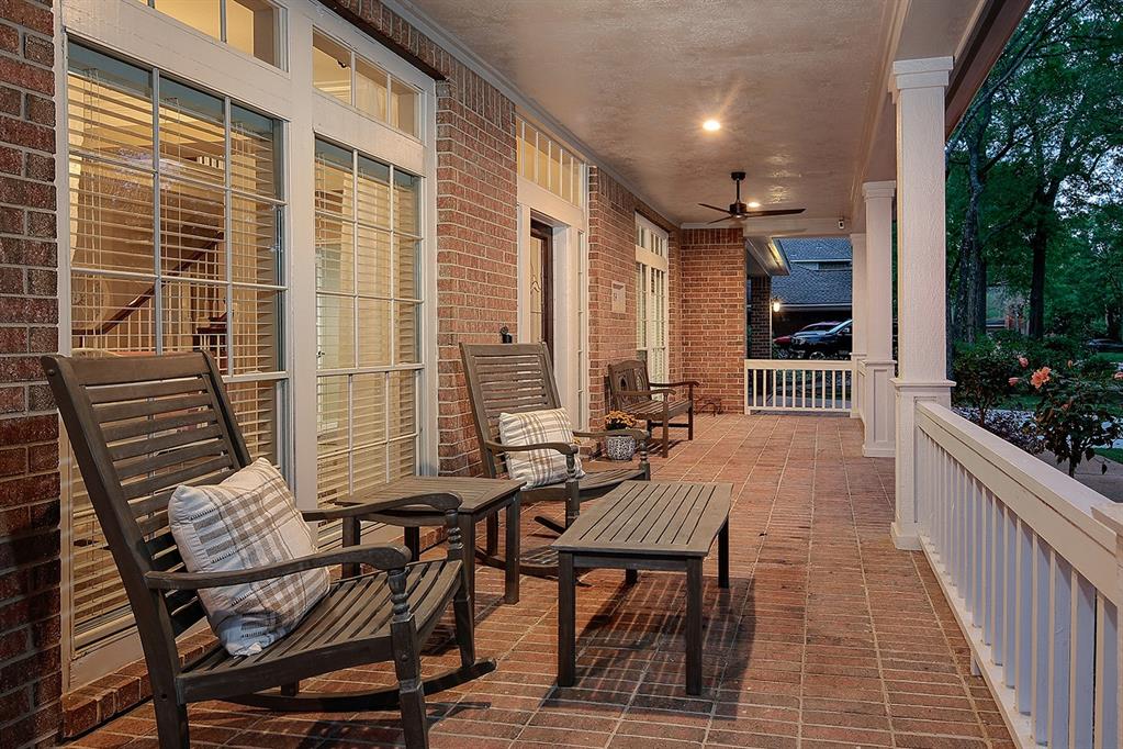 19 Crested Point Place, The Woodlands, Texas image 3