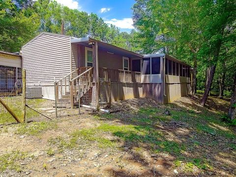 A home in Broaddus