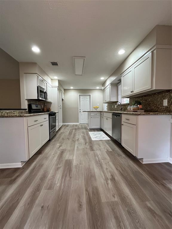 3934 Forest Bluff Drive, Kingwood, Texas image 12