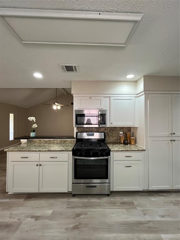 3934 Forest Bluff Drive, Kingwood, Texas image 11