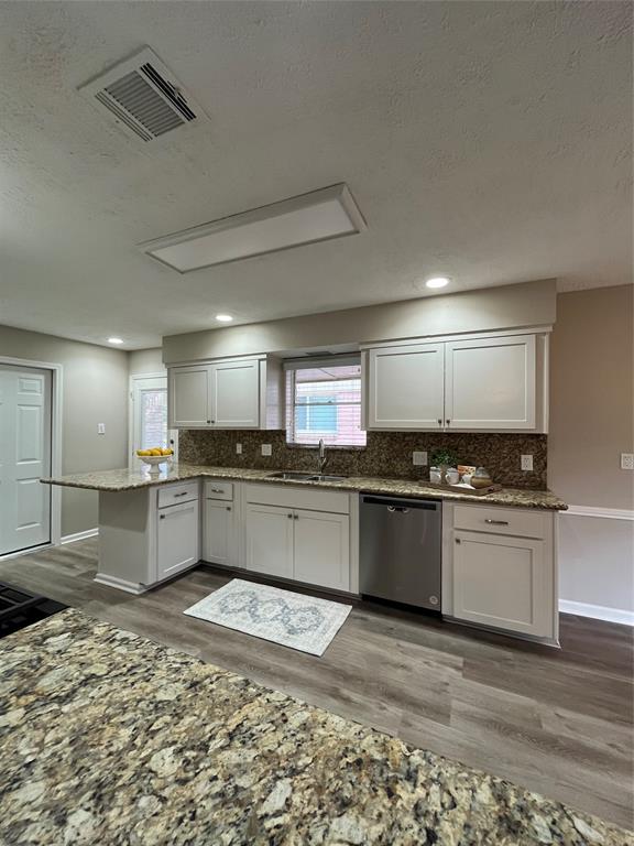 3934 Forest Bluff Drive, Kingwood, Texas image 10