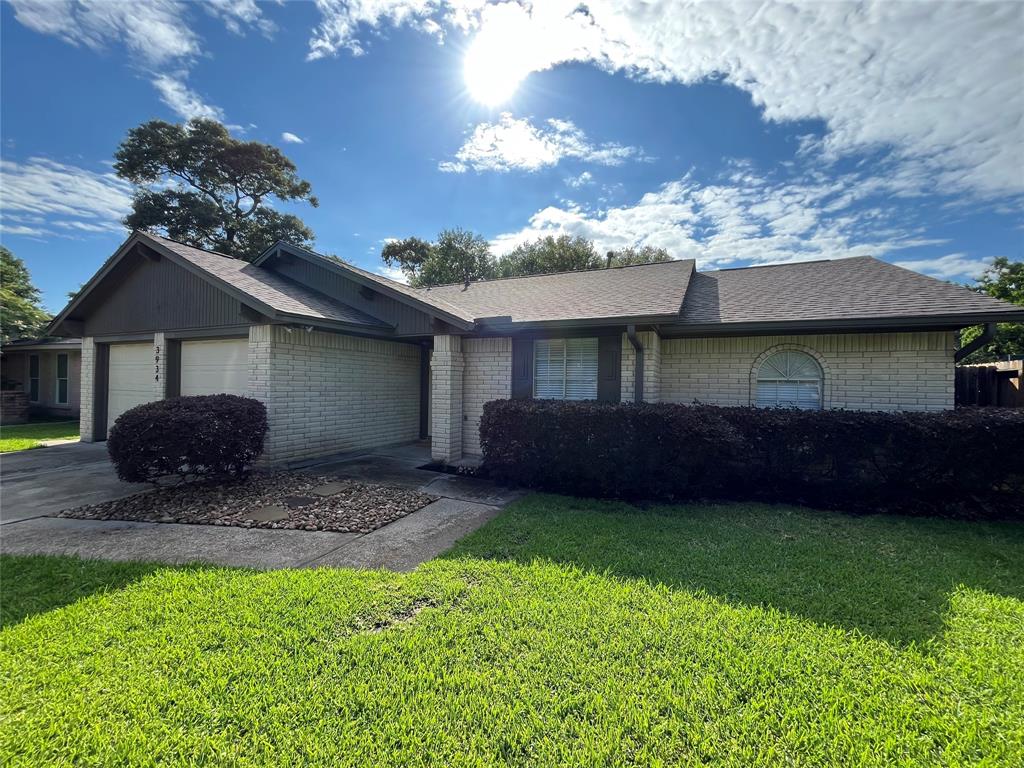 3934 Forest Bluff Drive, Kingwood, Texas image 2