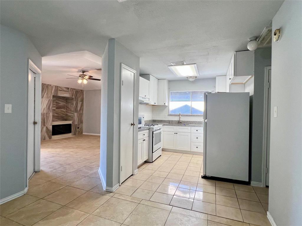 5306 Deborah Lane, Baytown, Texas image 2
