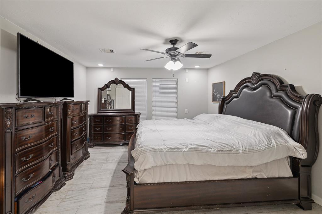 6046 Sandy Creek Drive, Baytown, Texas image 13