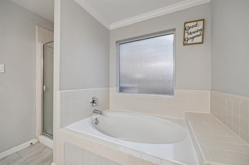 6046 Sandy Creek Drive, Baytown, Texas image 15