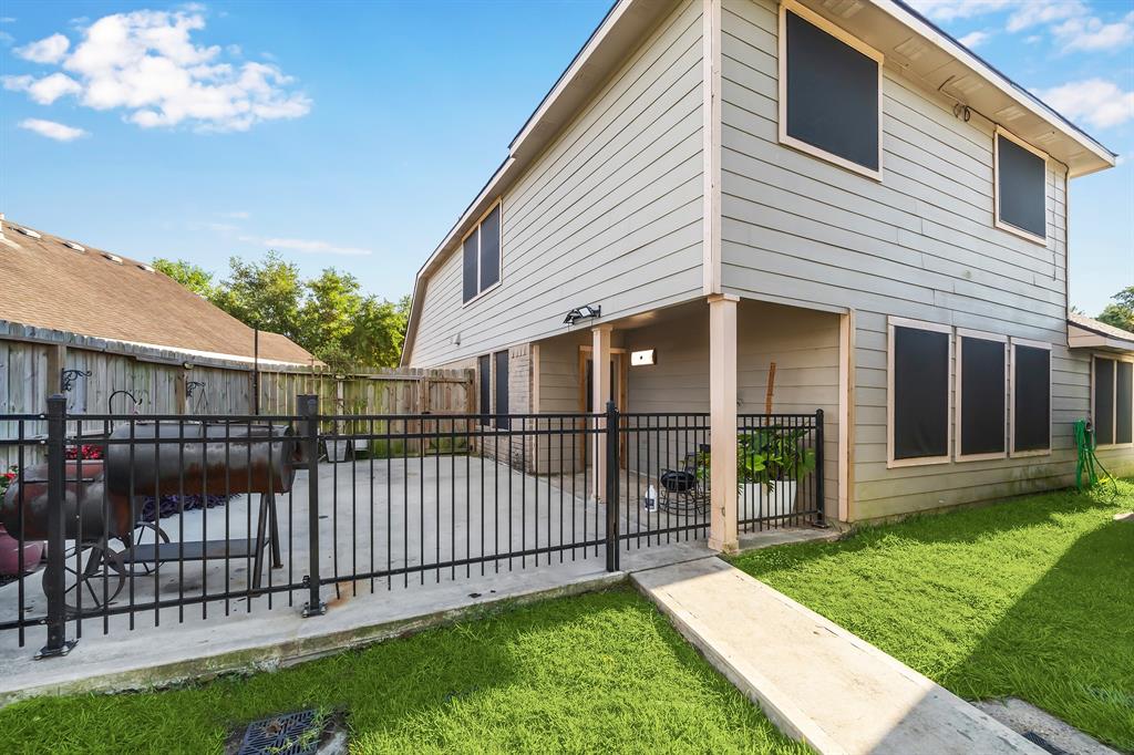 6046 Sandy Creek Drive, Baytown, Texas image 27