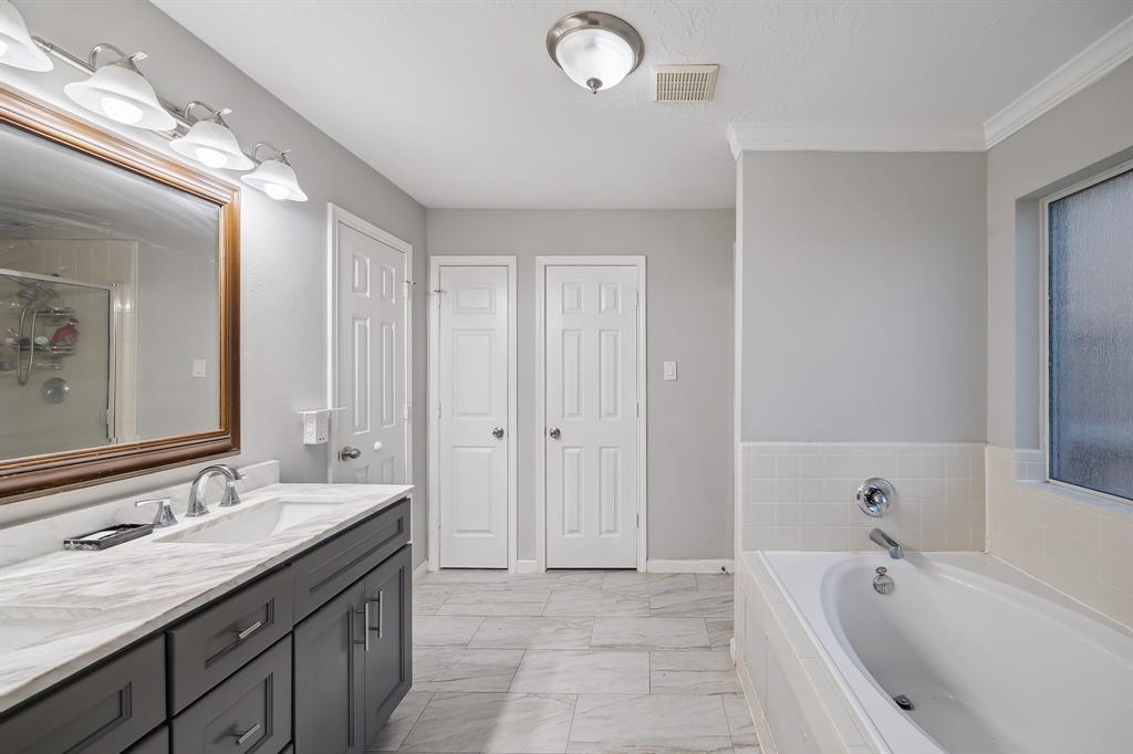 6046 Sandy Creek Drive, Baytown, Texas image 14