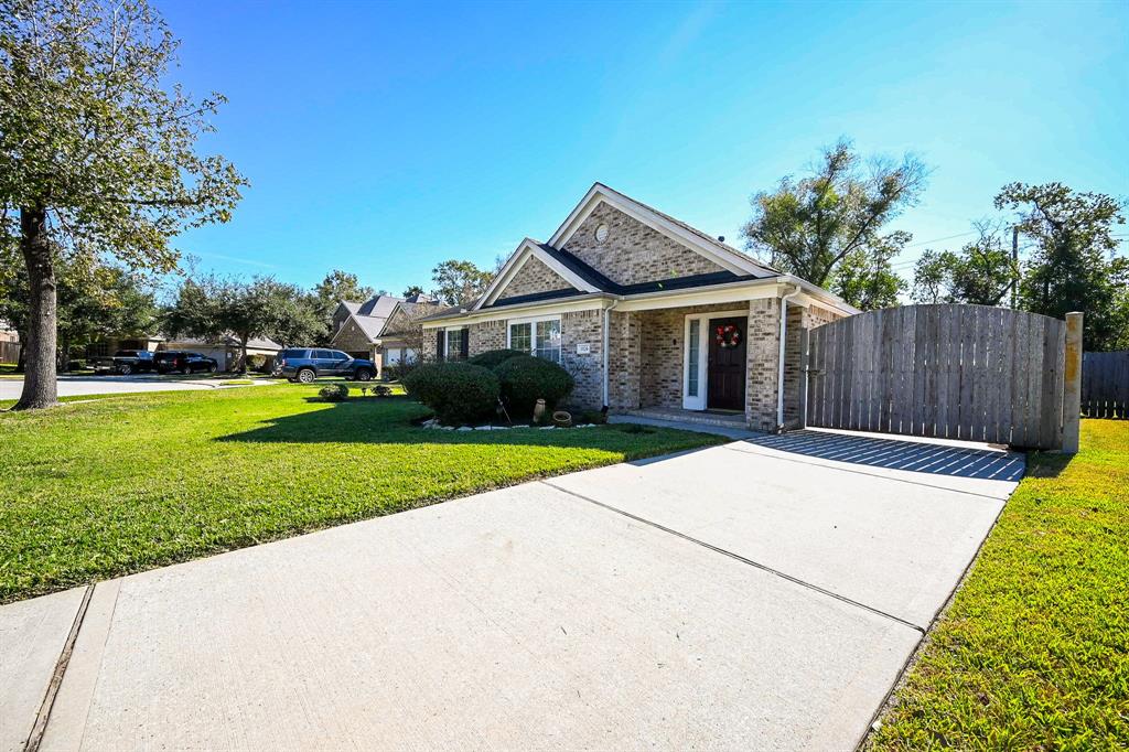 1026 Sierra Springs Lane, Spring, Texas image 3