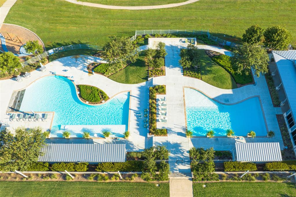 2322 Honeyberry Shrub Drive, Manvel, Texas image 4