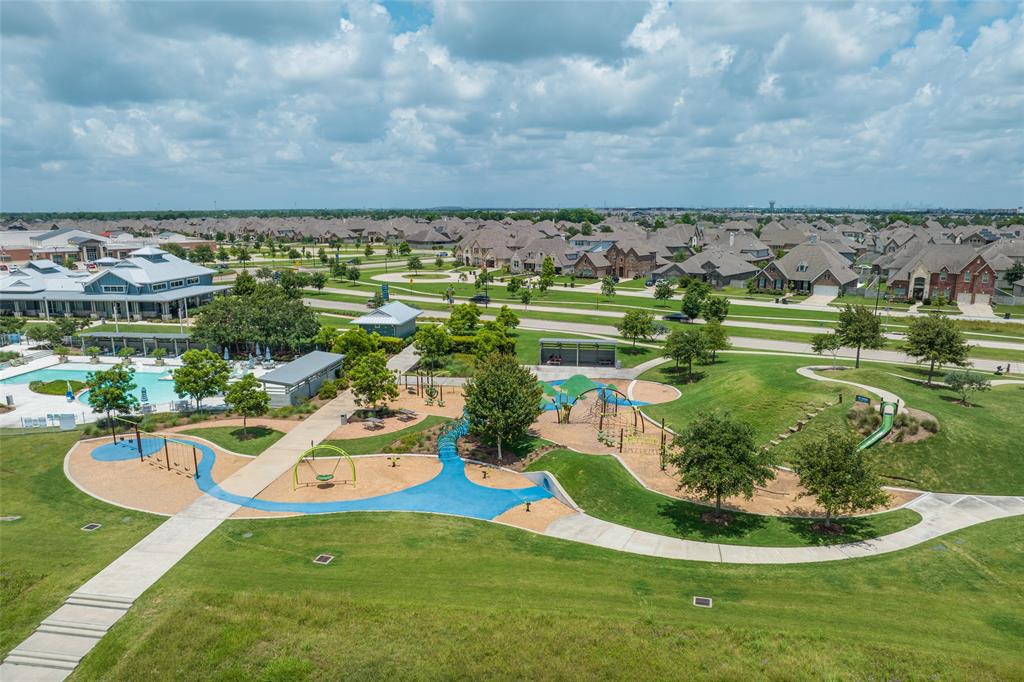 2322 Honeyberry Shrub Drive, Manvel, Texas image 7