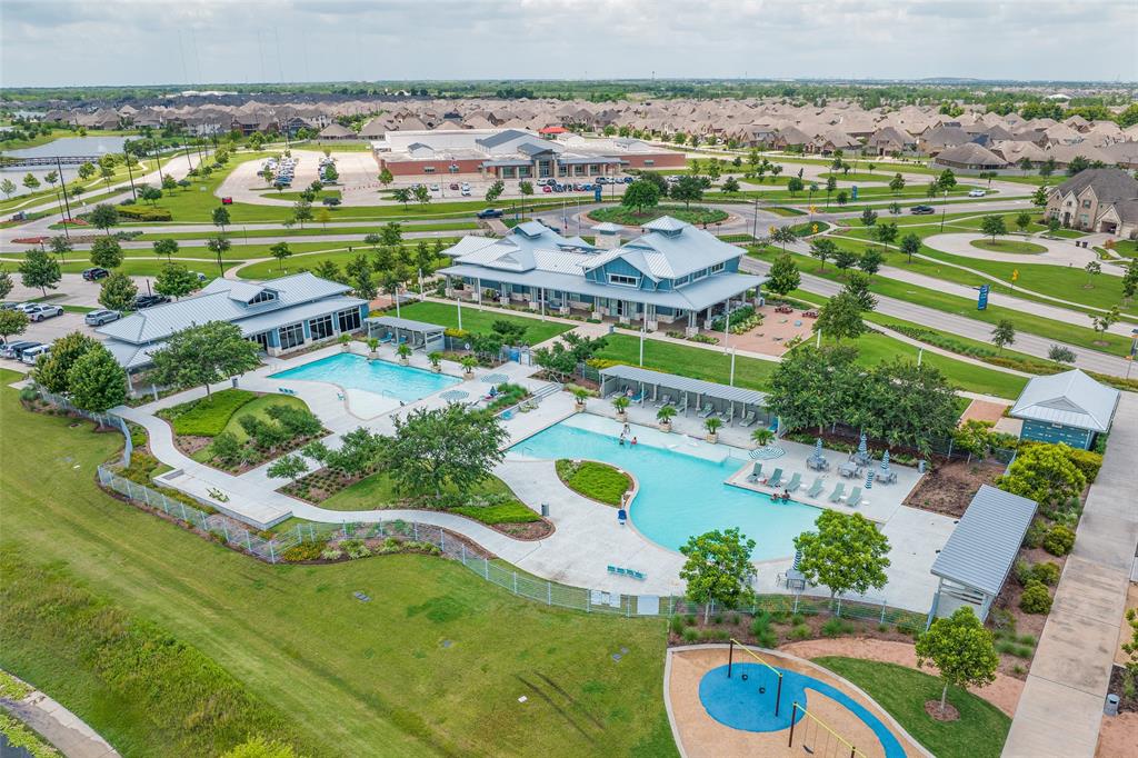 2322 Honeyberry Shrub Drive, Manvel, Texas image 8