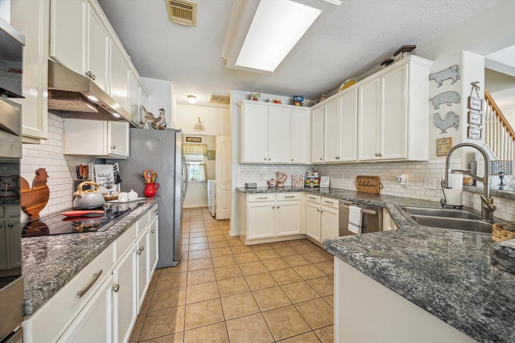 2610 Marble Creek Drive, Pearland, Texas image 9