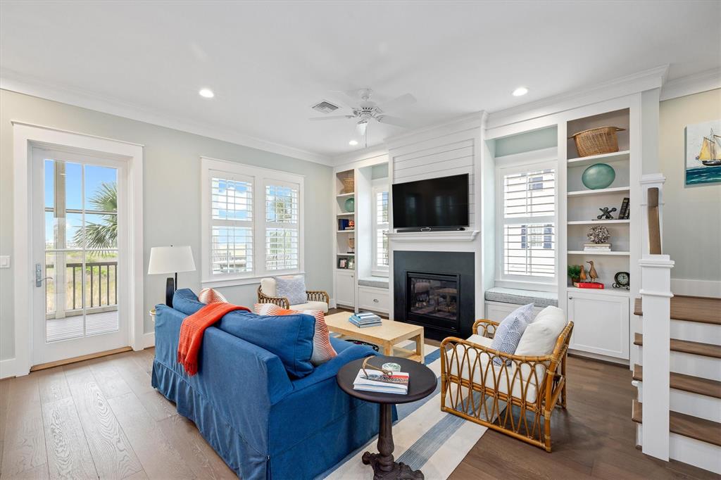 614 Beachtown Drive, Galveston, Texas image 4