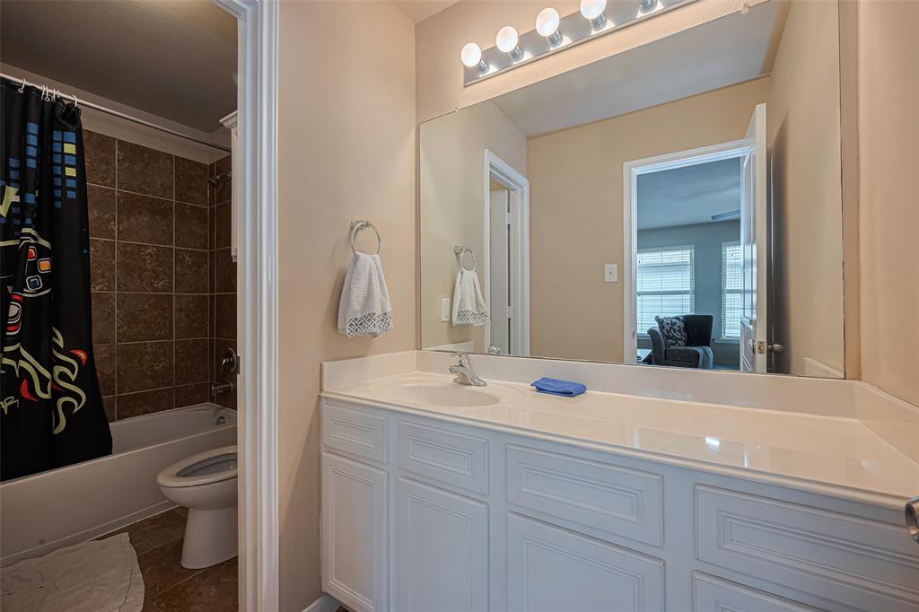2812 Baywater Creek Lane, Pearland, Texas image 17