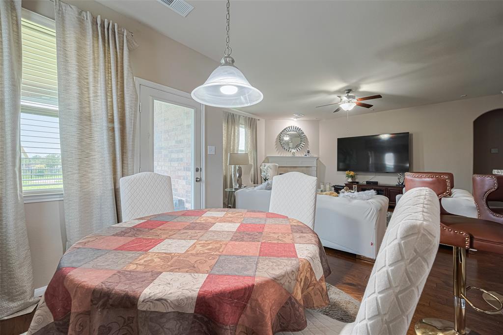 2812 Baywater Creek Lane, Pearland, Texas image 8