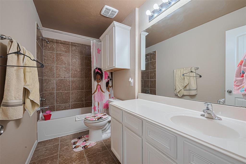 2812 Baywater Creek Lane, Pearland, Texas image 18