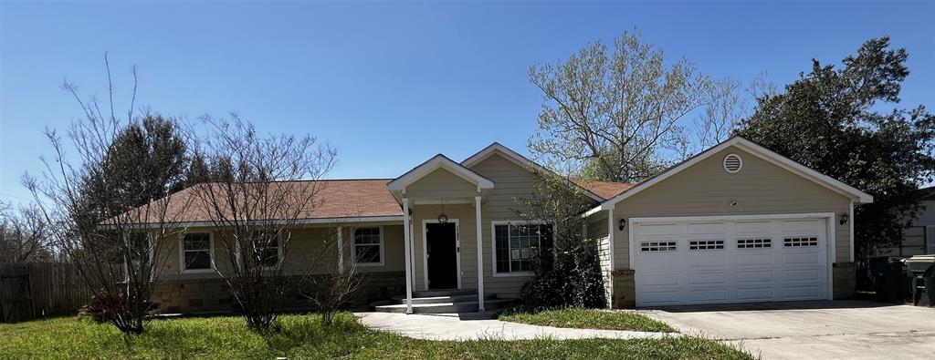 1702 Rampart Street, Columbus, Texas image 1