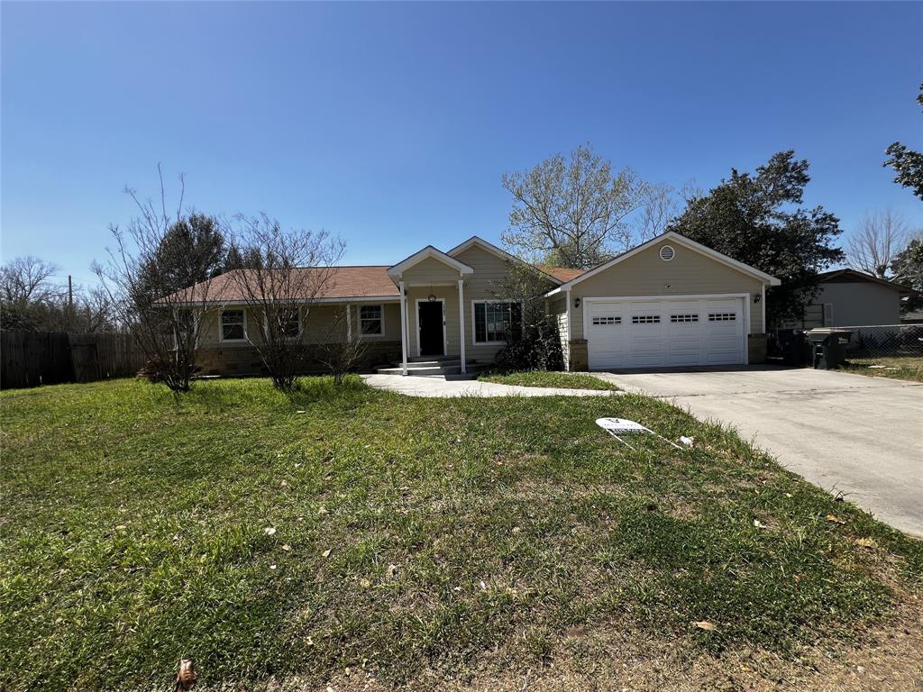 1702 Rampart Street, Columbus, Texas image 2
