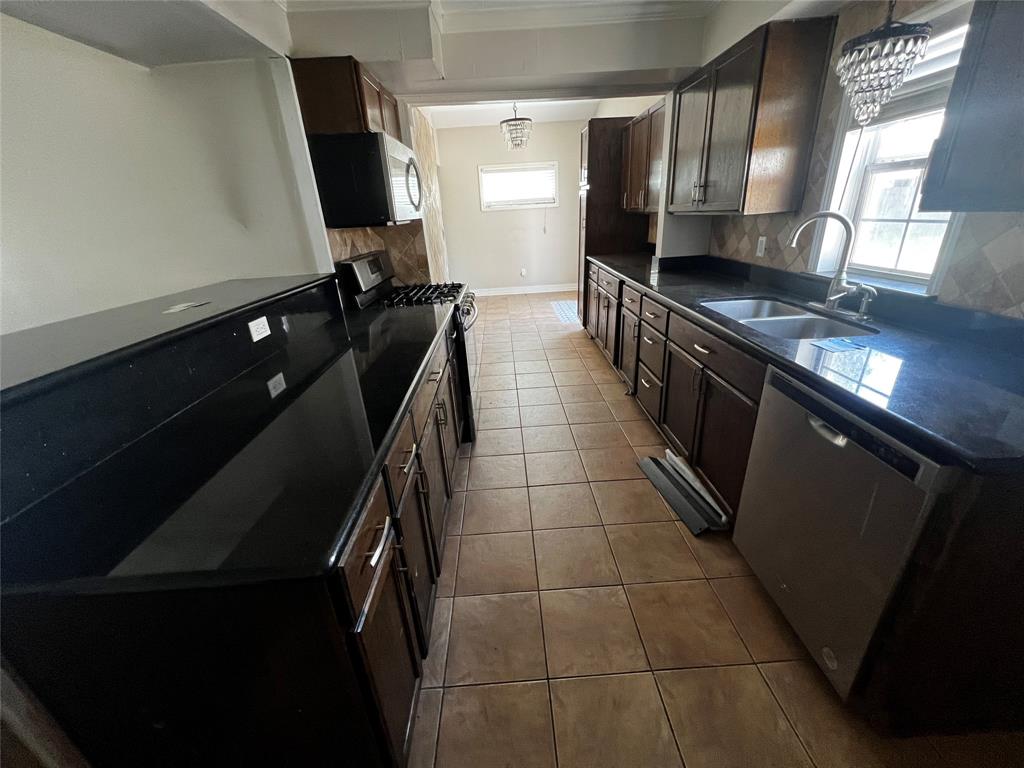 1702 Rampart Street, Columbus, Texas image 8