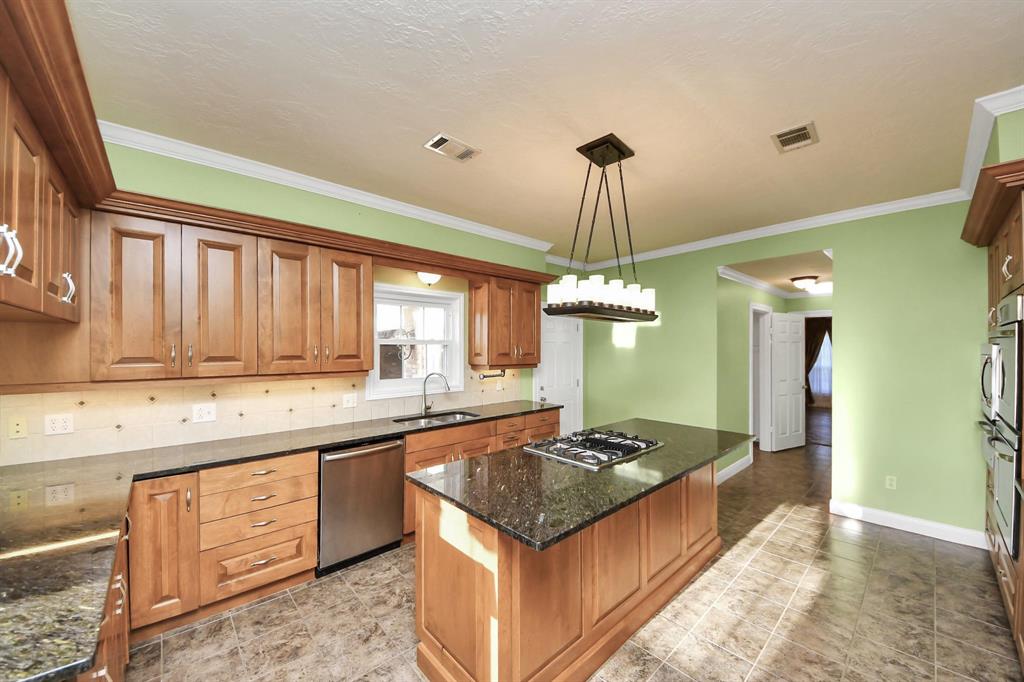 4710 Hunterwood Circle, Richmond, Texas image 12