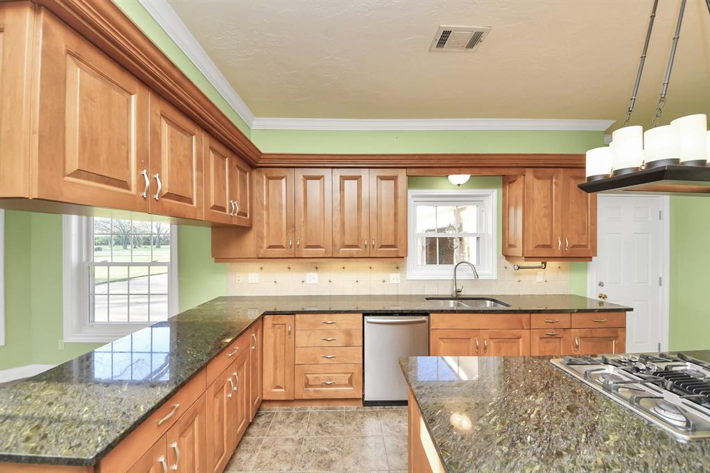 4710 Hunterwood Circle, Richmond, Texas image 13