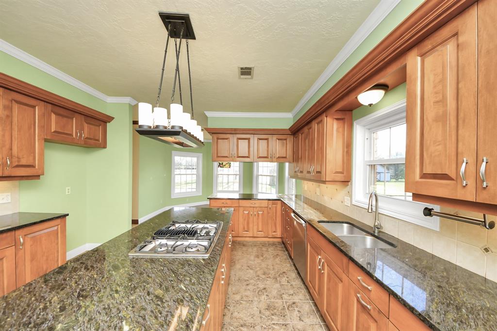 4710 Hunterwood Circle, Richmond, Texas image 14
