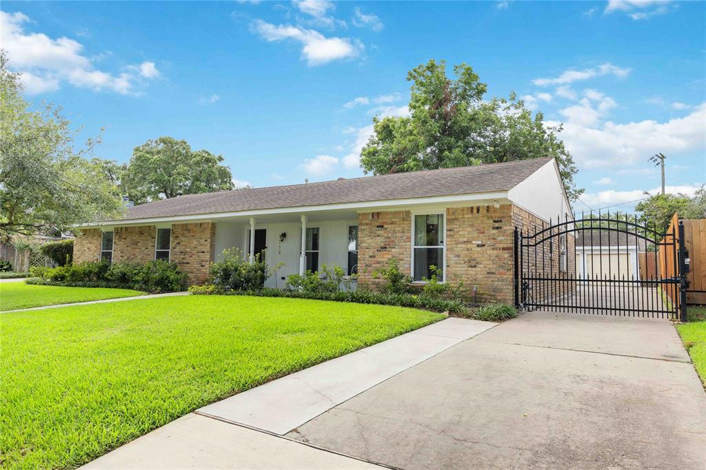7719 Highmeadow Drive, Houston, Texas image 2