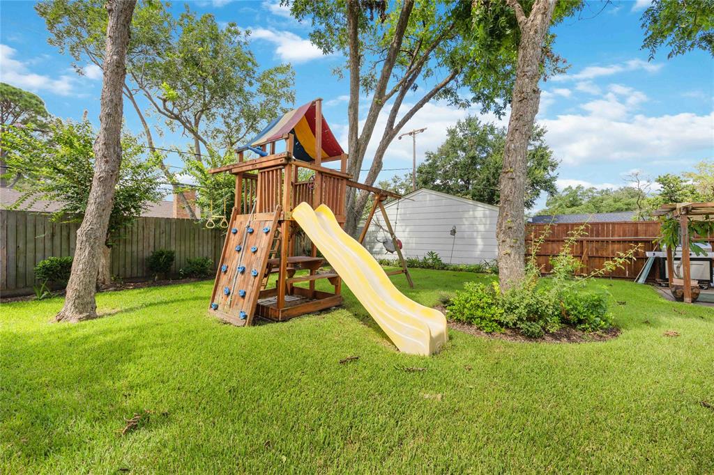 7719 Highmeadow Drive, Houston, Texas image 23