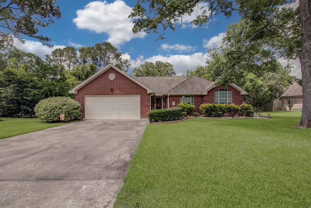 226 Sleepy Hollow Drive, Lake Jackson, Texas image 1