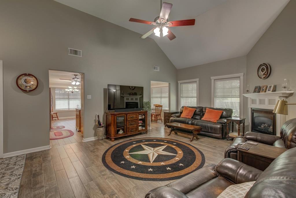 226 Sleepy Hollow Drive, Lake Jackson, Texas image 5