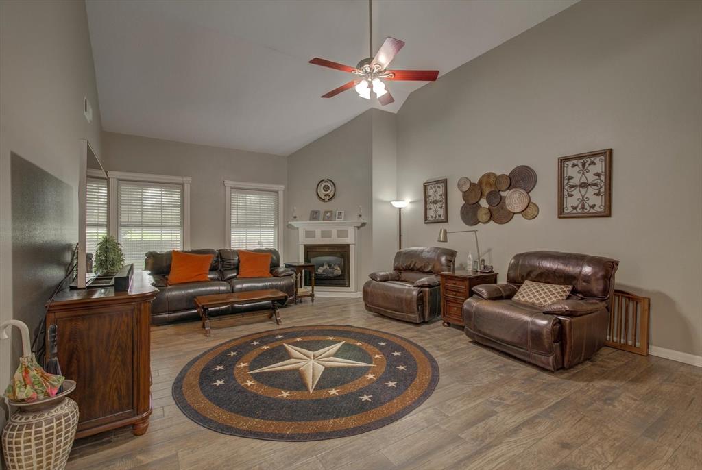 226 Sleepy Hollow Drive, Lake Jackson, Texas image 4