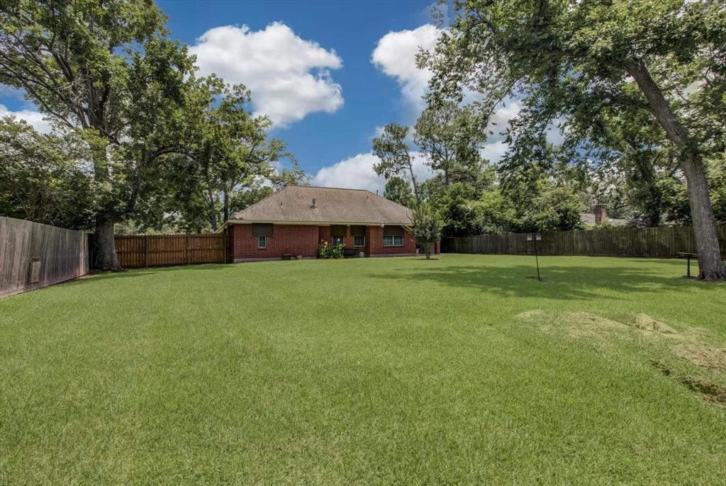 226 Sleepy Hollow Drive, Lake Jackson, Texas image 31
