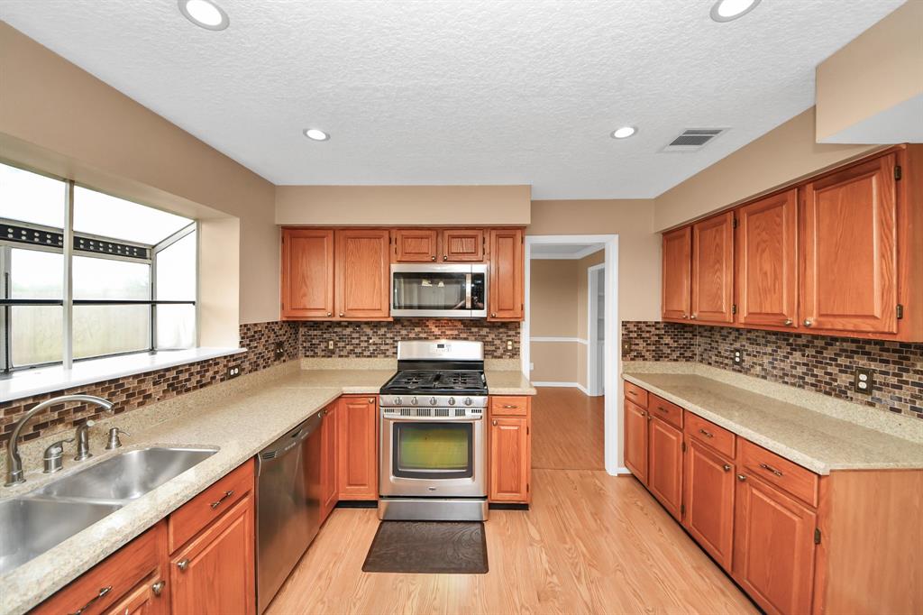 2126 Galleon Drive, League City, Texas image 10