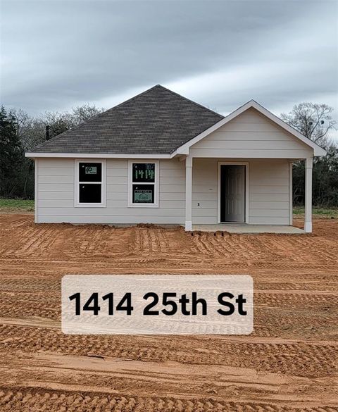Single Family Residence in Hempstead TX 1414 25th Street.jpg