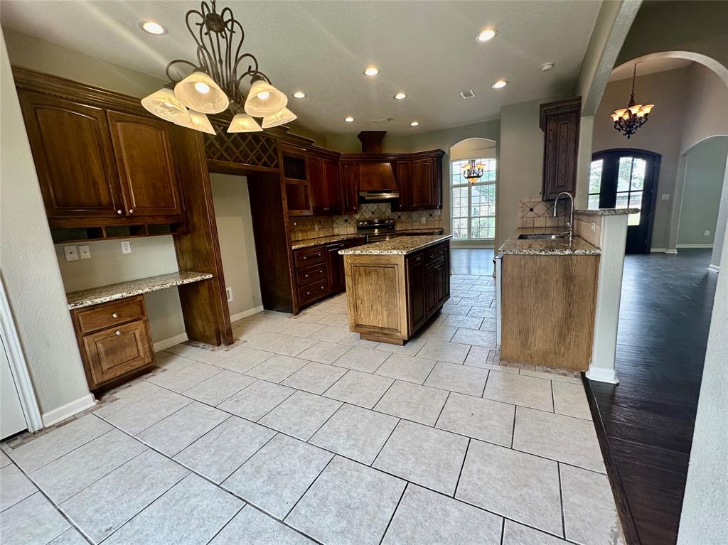 305 Tyler Drive, Bridge City, Texas image 4