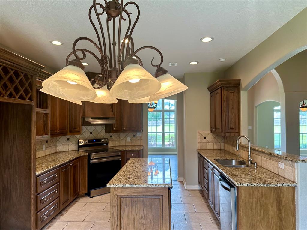 305 Tyler Drive, Bridge City, Texas image 5