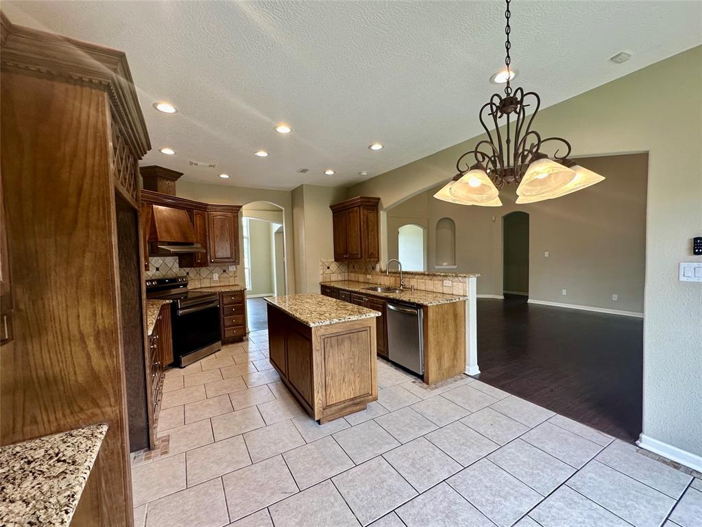 305 Tyler Drive, Bridge City, Texas image 6