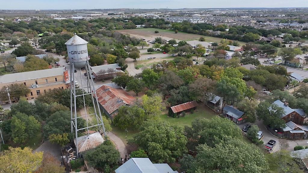 914 Gruene Place Drive, New Braunfels, Texas image 12