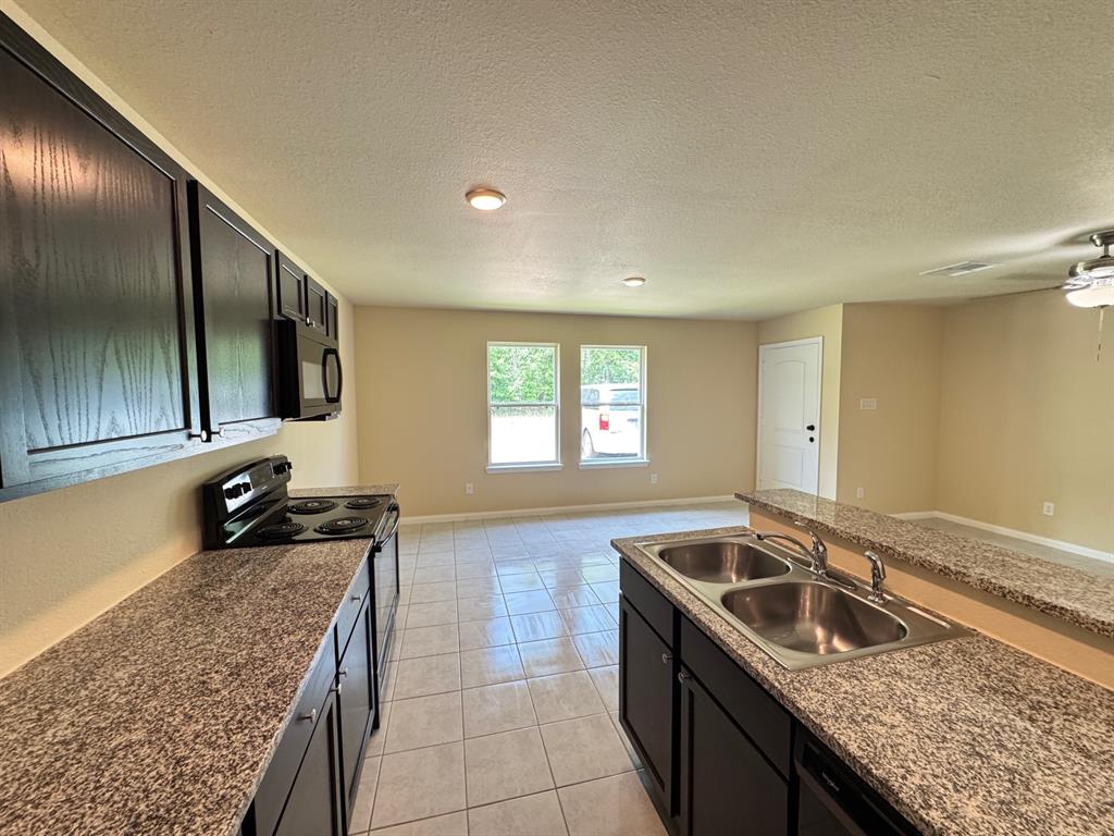 26676 Pools Creek Drive, Huntsville, Texas image 11