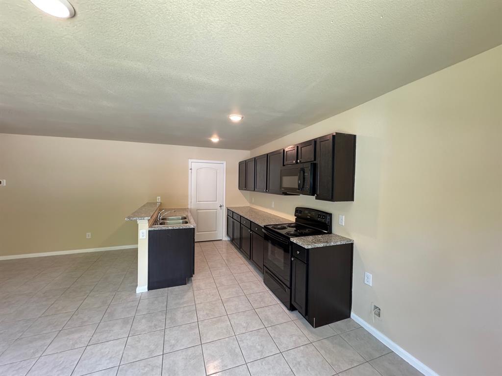 26676 Pools Creek Drive, Huntsville, Texas image 8