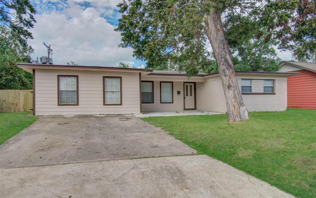 1006 W Lobit Ave Ave, Baytown, Texas image 1