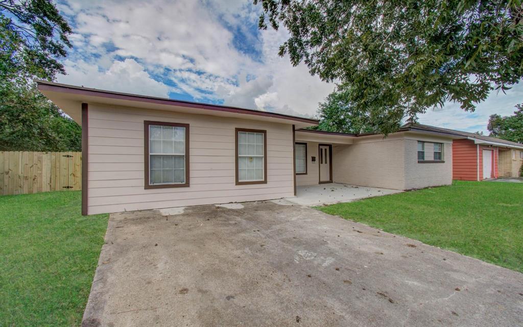 1006 W Lobit Ave Ave, Baytown, Texas image 3