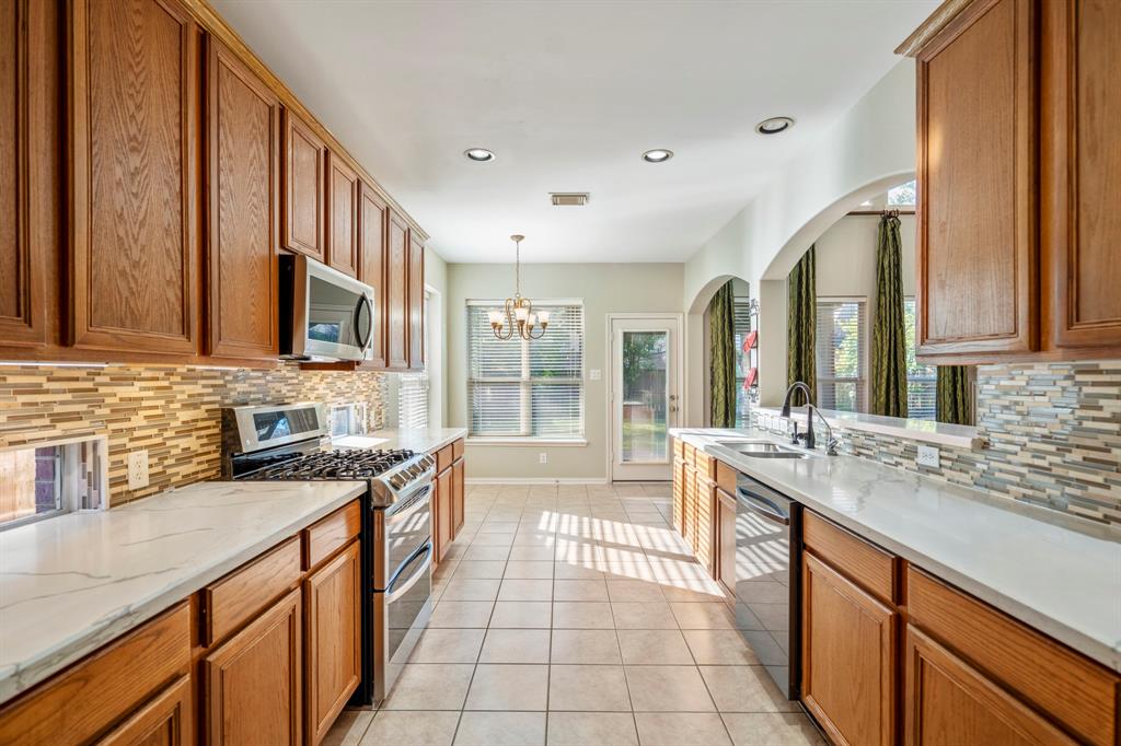 1222 Dunston Falls Drive, Spring, Texas image 14