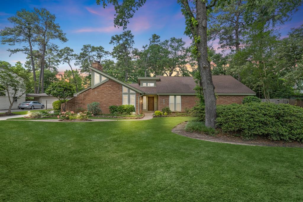 903 Castle Hill Trail, Kingwood, Texas image 36