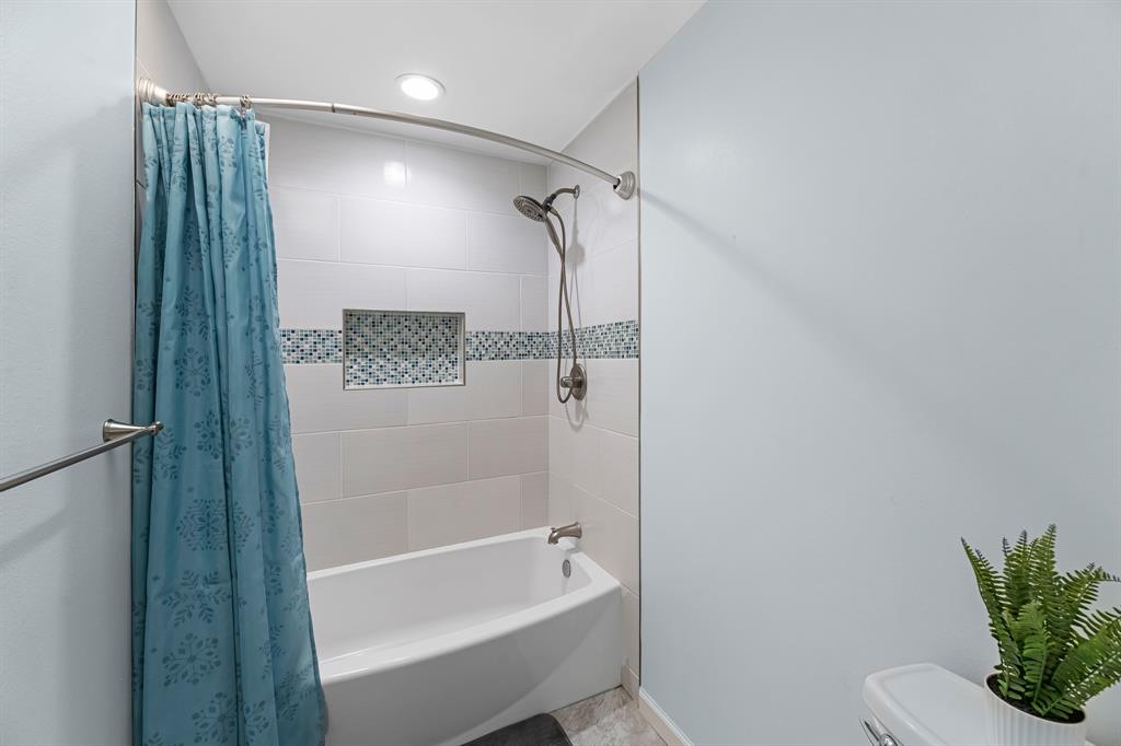 903 Castle Hill Trail, Kingwood, Texas image 25