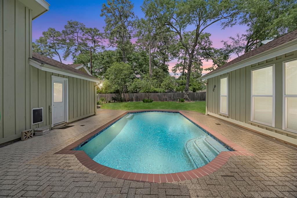 903 Castle Hill Trail, Kingwood, Texas image 37